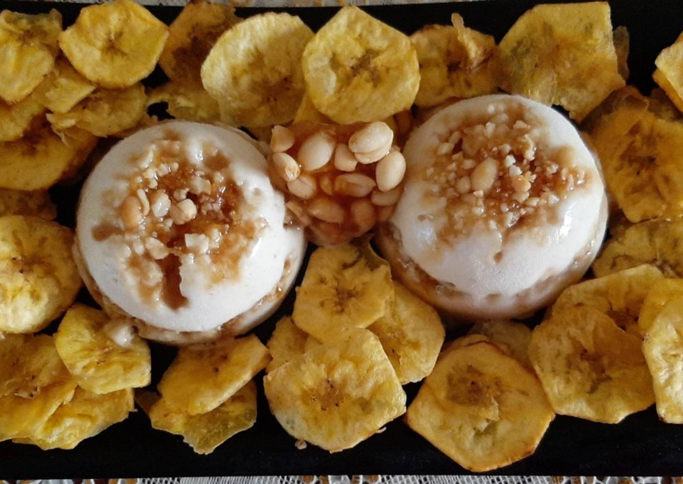 Banana Peanut Praline Ice Cream With Banana Chips
