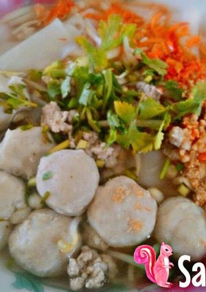 รูปของ ก๋วยเตี๋ยวหมูสับลูกชิ้นหมูน้ำใส