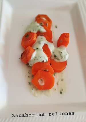 Una foto de Zanahorias rellenas con crema de verdeo