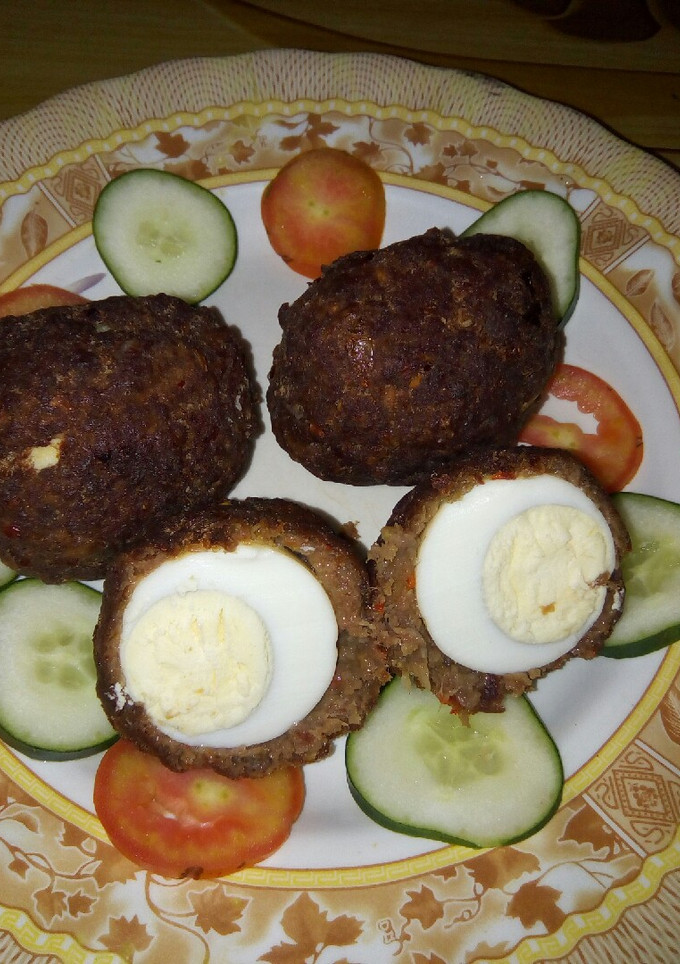 A picture of Scotch eggs, simple and testy.