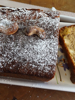 Una foto de Cake de plátano y anacardos