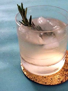 A picture of Lemon Gin Fizz.