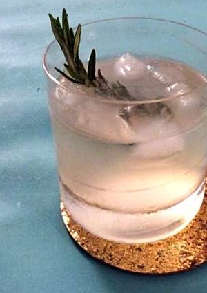 A picture of Lemon Gin Fizz.