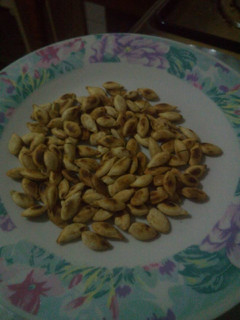A picture of Roast pumpkin seeds.