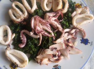 Foto di Anelli di calamari al vapore con limone
