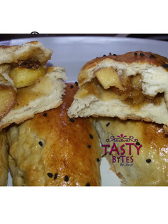 A picture of Apple pies.
