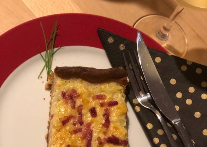 Schwäbischer Zwiebelkuchen mit Speck