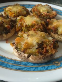 Una foto de Champiñones rellenos de verduras
