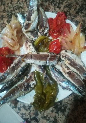 صورة لوصفة سمك السردين و الخضر مشوية في الة بانيني