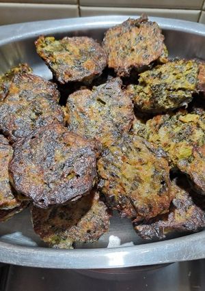 Una foto de Bocadillos de hojas y pencas de acelga al horno
