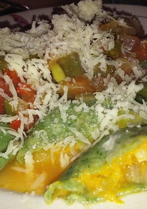 Una foto de Sorrentinos de espinaca rellenos de zapallo cebolla y queso