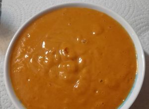 Una foto de Mojo rojo muy picante, aderezo para carne caribeño