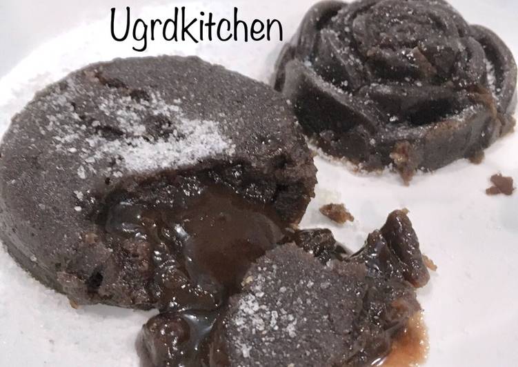 Molten Choco Lava Cake Kekinian Sampe Tumpeh-tumpeh Beserta gambar & videonya ala Ugrdkitchen