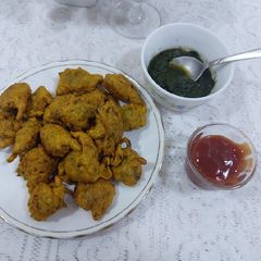 A picture of Onion pakoda.