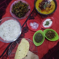 A picture of Jeera rice with bhindhi do pyaaza.