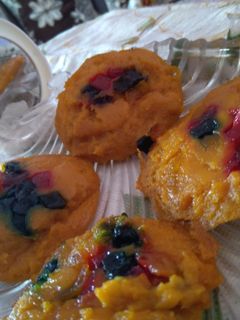 नॅचरल मॅंगो कप केक (natural mango cup cake recipe in marathi) रेसिपी चे मुख्य फोटो