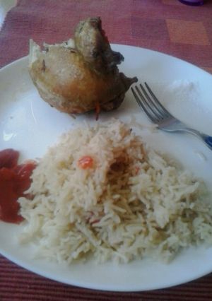 A picture of Boiled rice,and fried chicken.