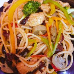 A picture of Chicken Chowmein.