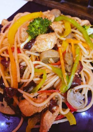 A picture of Chicken Chowmein.