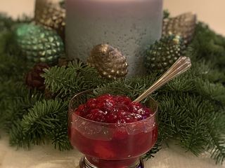 Cranberry sauce with ginger, pear & spices