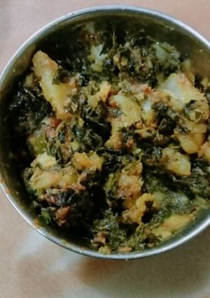 आलू और मेथी की सब्जी (Aloo aur methi ki sabzi recipe in Hindi) रेसिपी मुख्य फोटो