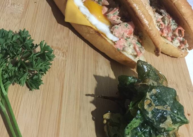 Cara membuat Salmon Salad Sandwich with Crispy Spinach