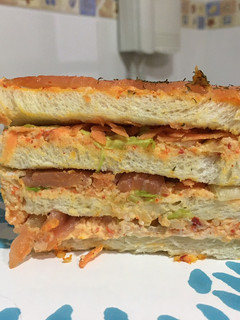 Una foto de Pastel frío de salmón ahumado