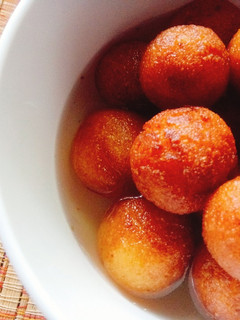 A picture of Suji gulabjamun.