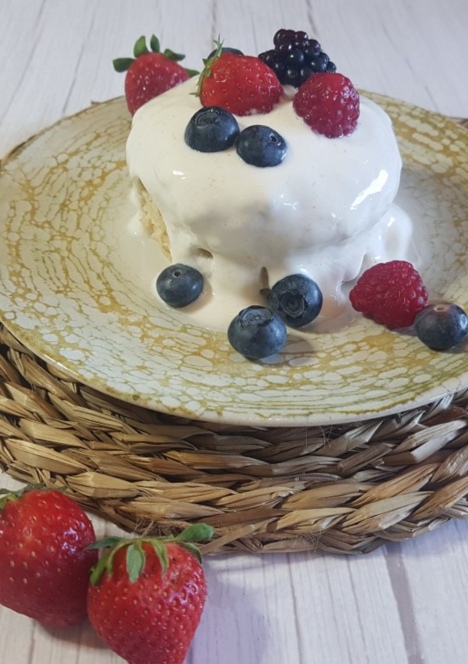 Una foto de Mug cake de frutos rojos