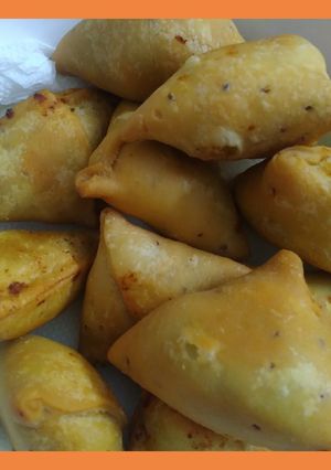 A picture of #tyohar #daawatedost #minisamosa.