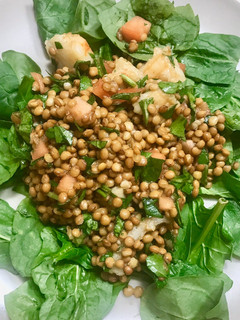 Una foto de Ensalada de lentejas con rape alangostado