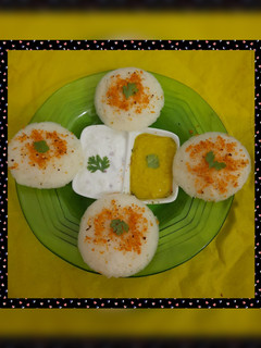 રવા ઈડલી (Rava Idli Recipe In Gujarati) રેસીપી મુખ્ય ફોટો