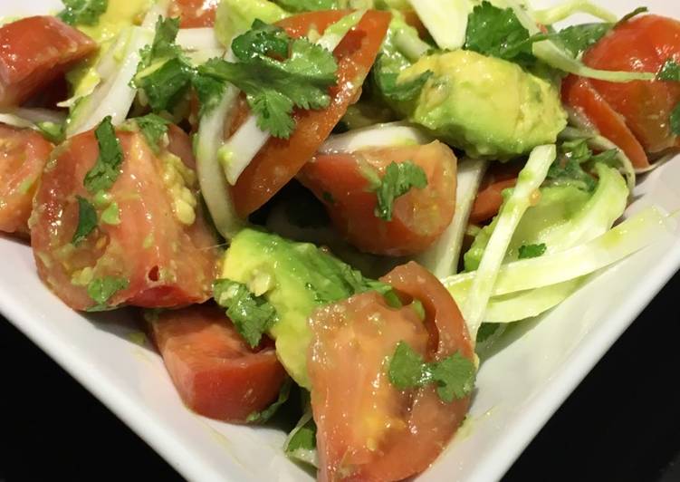 Ensalada de tomate aguacate y cilantro