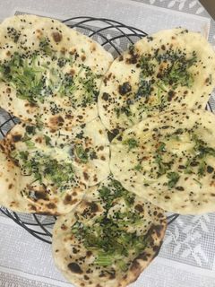 તવા બટર નાન (Tava Butter Naan Recipe In Gujarati) રેસીપી મુખ્ય ફોટો