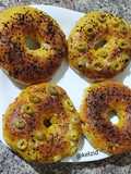 Bagels aux graines de nigelle et olives