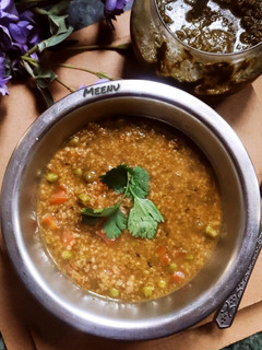 मूंग दाल वेजिटेबल दलिया (moong dal vegetable daliya recipe in Hindi) रेसिपी मुख्य फोटो