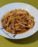 Pollo con repollo, champiñones y garbanzos