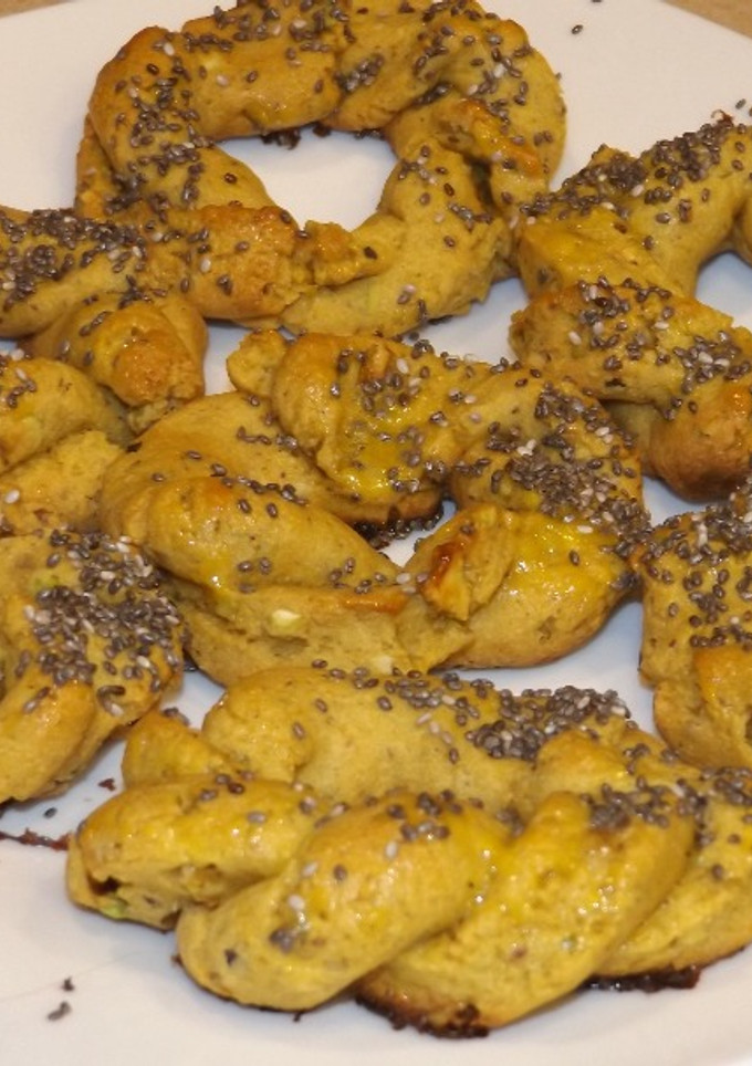 Una foto de Coronitas de pistacho y maíz