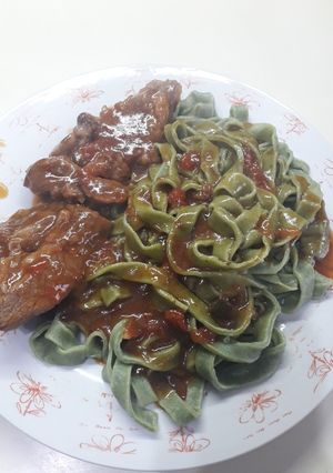 Una foto de Fideos caseros de acelga y de zapallo anco