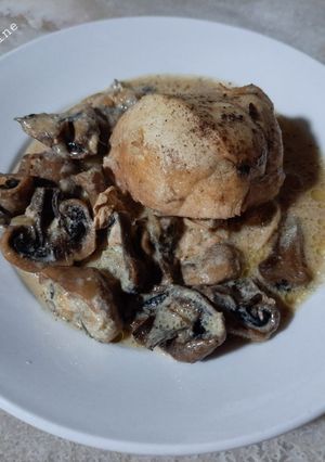Une photo de Poulet à la crème aux champignons 🍄