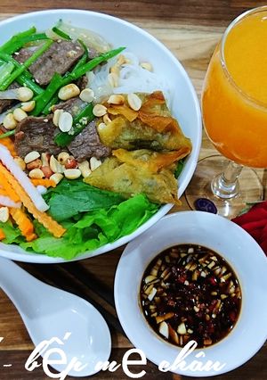 Hình của món Bún bò xào chay.