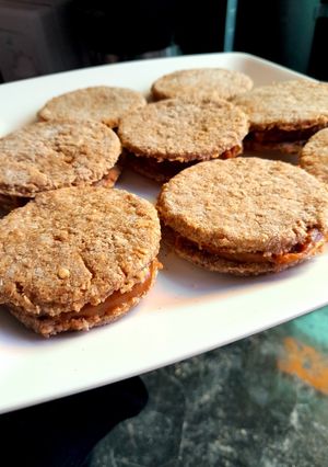 Una foto de Alfajores de coco, avena y harina integral