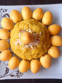 પીળી ખારેક નો હલવો (Yellow Kharek Halwa Recipe In Gujarati) રેસીપી મુખ્ય ફોટો