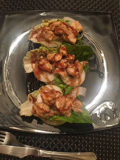 Una foto de Ensalada de pollo picante con piña