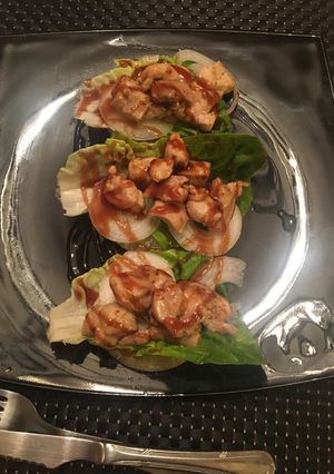 Una foto de Ensalada de pollo picante con piña