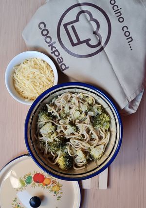 Una foto de Fideos con brócoli 🍝 🥦