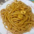 Tallarines fritos con gambas en salsa de soja