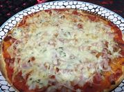 Una foto de pizza cebolla queso azul