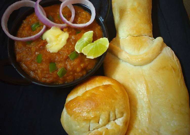 Bat ball shaped pav bhaji