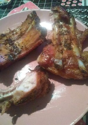 Una foto de Ribs de chancho al chimichurri en el horno